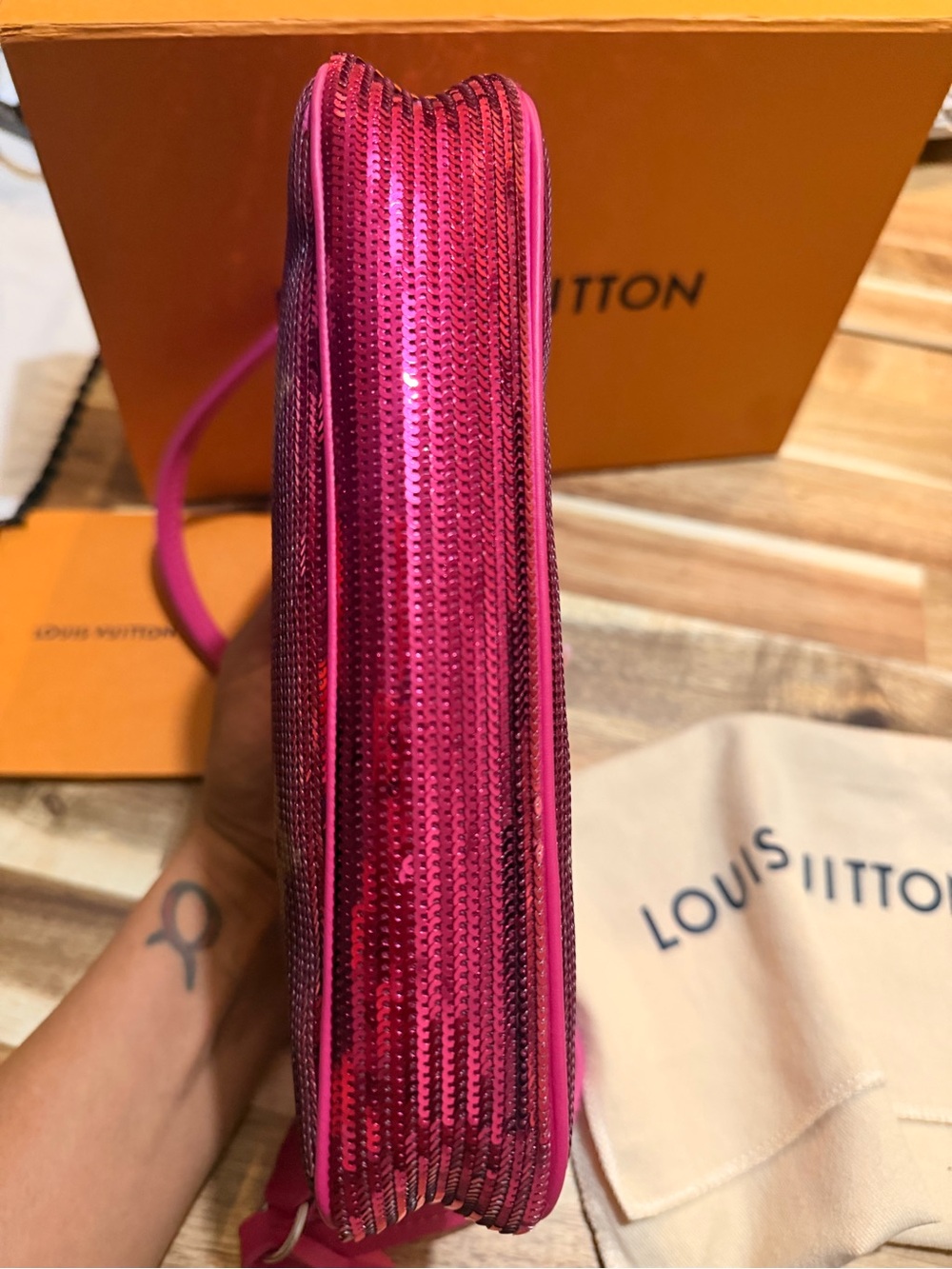 Louis Vuitton Satin Sequin Monogram Pochette Fuchsia - Picture 4 of 12